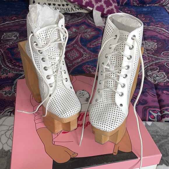 White leather boots SOLD - Picture 1 of 5